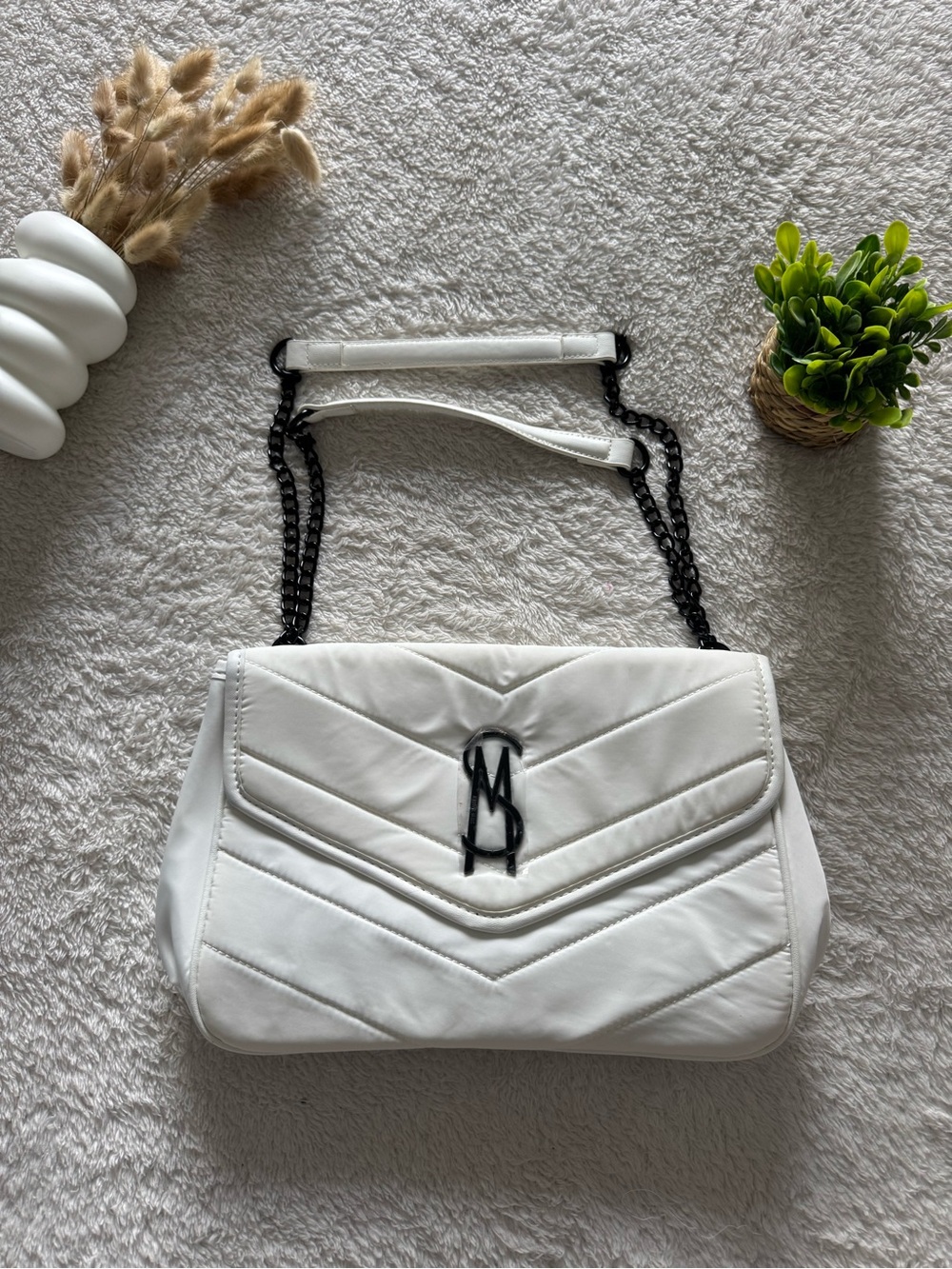 Steve Madden White Quilted Shoulder & Crossbody Bag with Black Chain – New